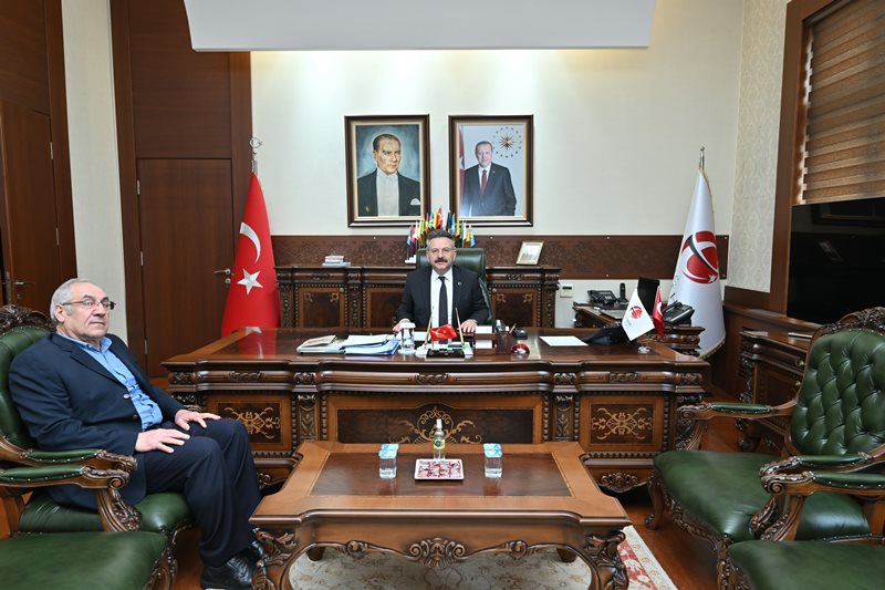 Tiryakizade Sosyal Girişim Derneği Koordinatörü Bayram Kök, Valimiz Sayın Hüseyin Aksoy'u ziyaret etti.