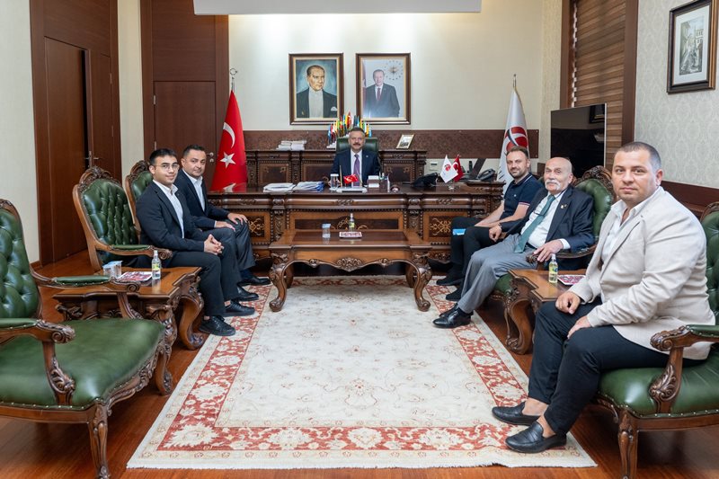 Alkara Kuyumculuk Ortaklarından Taner Alkara ve beraberindekiler Valimiz Sayın Hüseyin Aksoy'u ziyaret etti.
